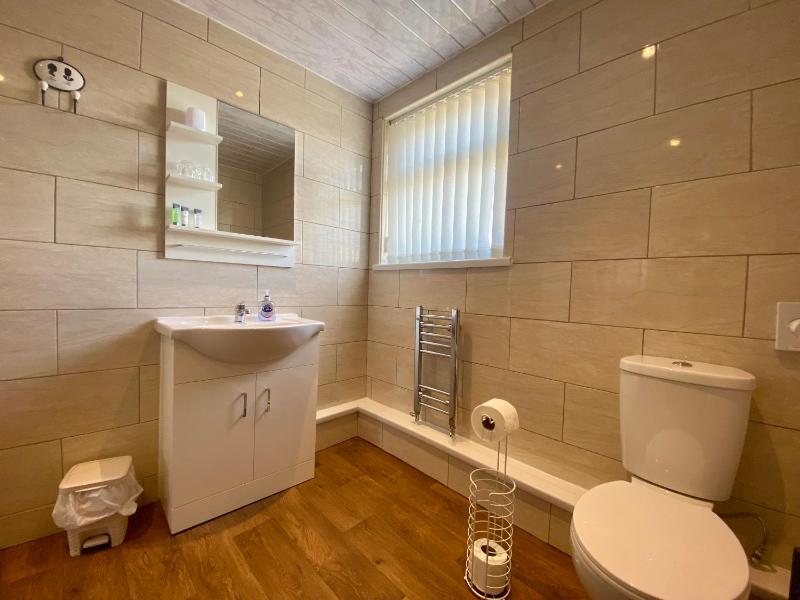 Large Double Room image 3