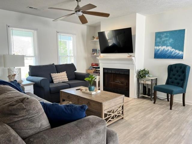 604 Wedgewood home - image 14