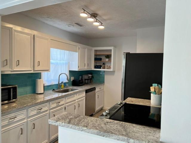 604 Wedgewood home - image 24