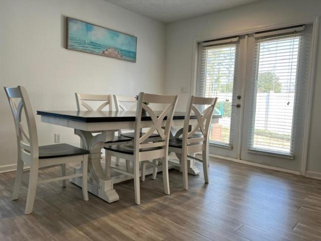 604 Wedgewood home - image 22