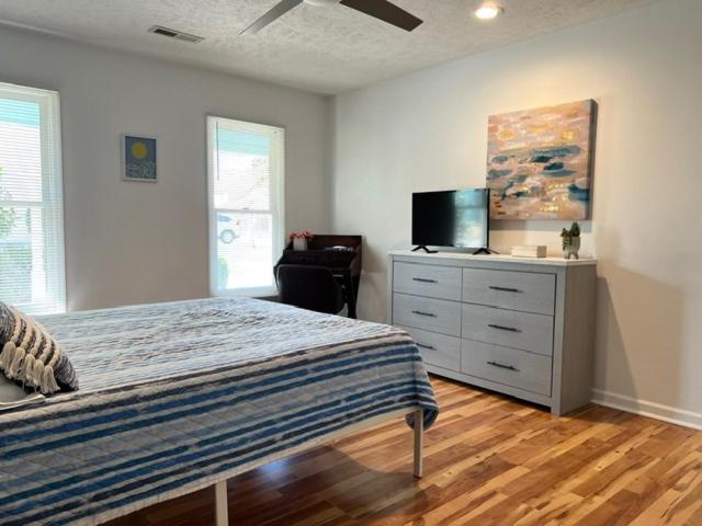 604 Wedgewood home - image 17