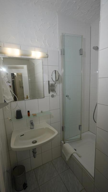 Single Room image 4