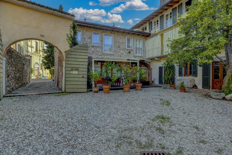 One-Bedroom Apartment with Terrace image 2