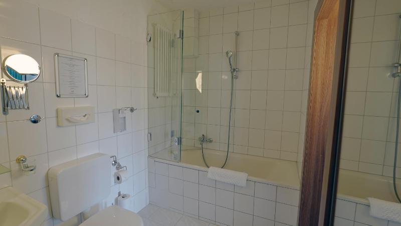 Triple Room with Bathroom image 3
