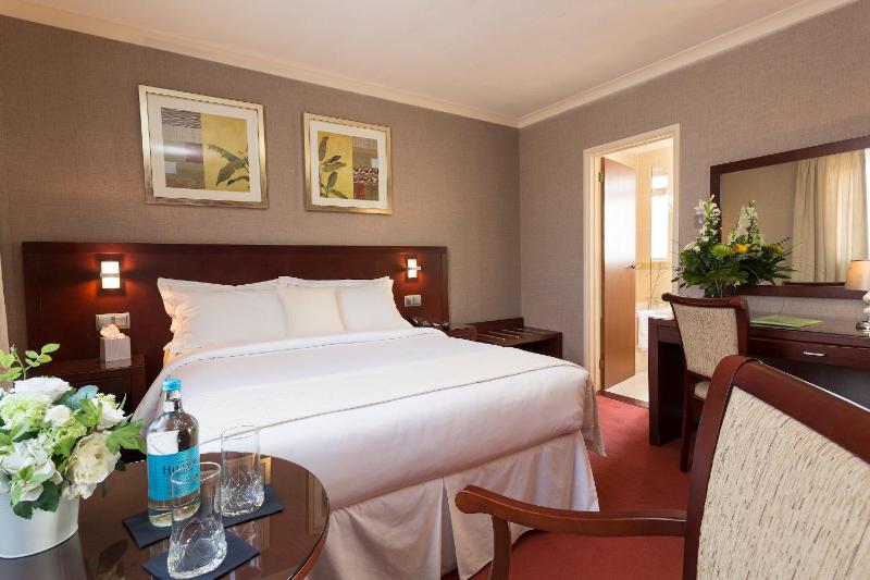 Double Room image 1