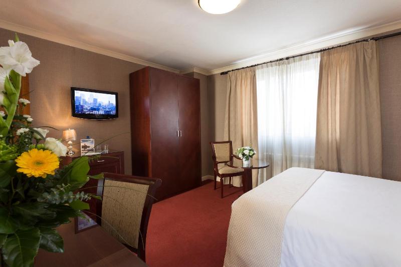 Double Room image 4