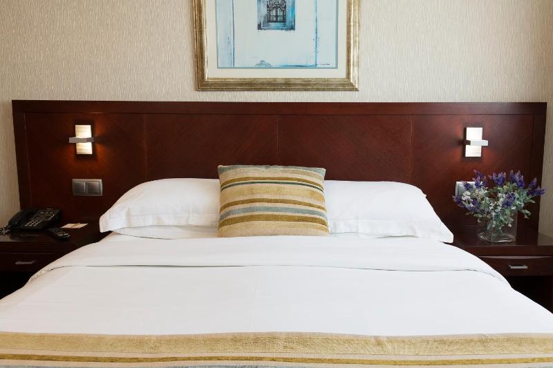 Junior Double Room image 1