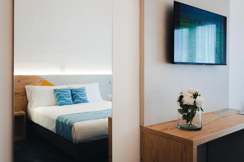 Standard Double or Twin Room image 3