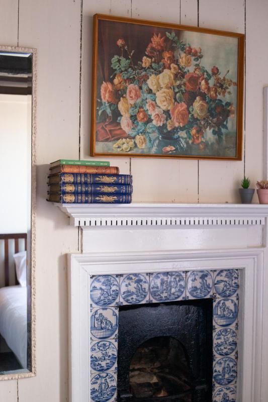 Half Moon House - Timeless Charm with Sea Views - image 19