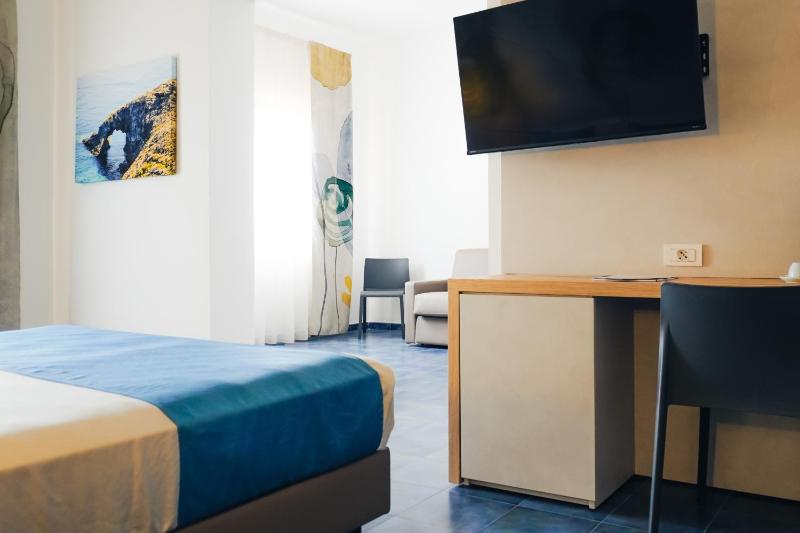 Standard Family Room image 4