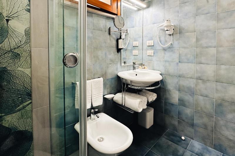 Superior Double Room image 4