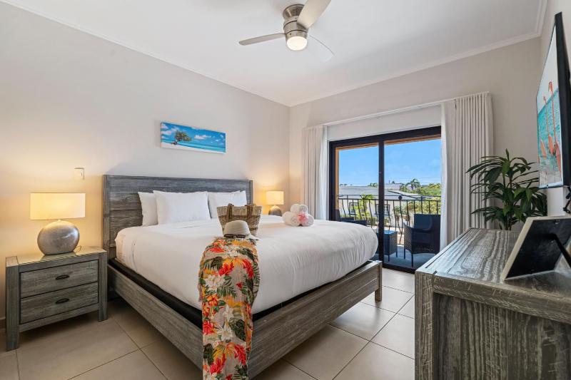 2BR Apt with Private Pool BBQ & 3 Min to Arashi Beach - image 3
