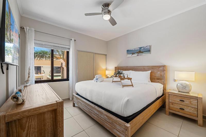 2BR Apt with Private Pool BBQ & 3 Min to Arashi Beach - image 12