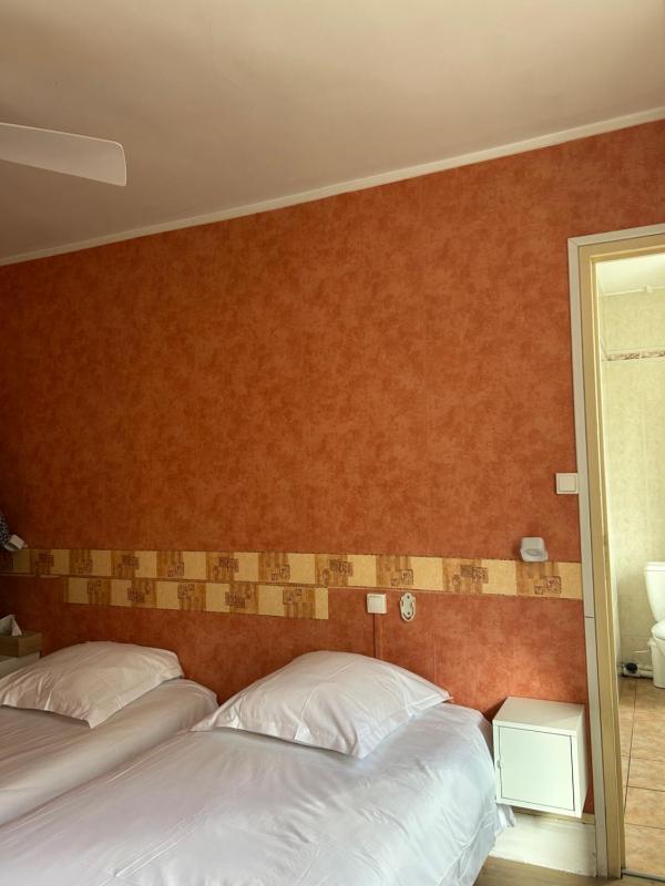 Twin Room image 3