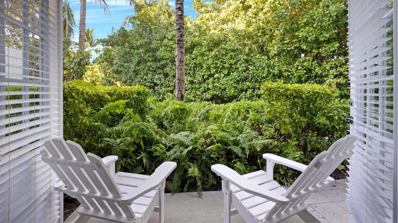 Tropical Garden Double Queen Guestroom  image 3