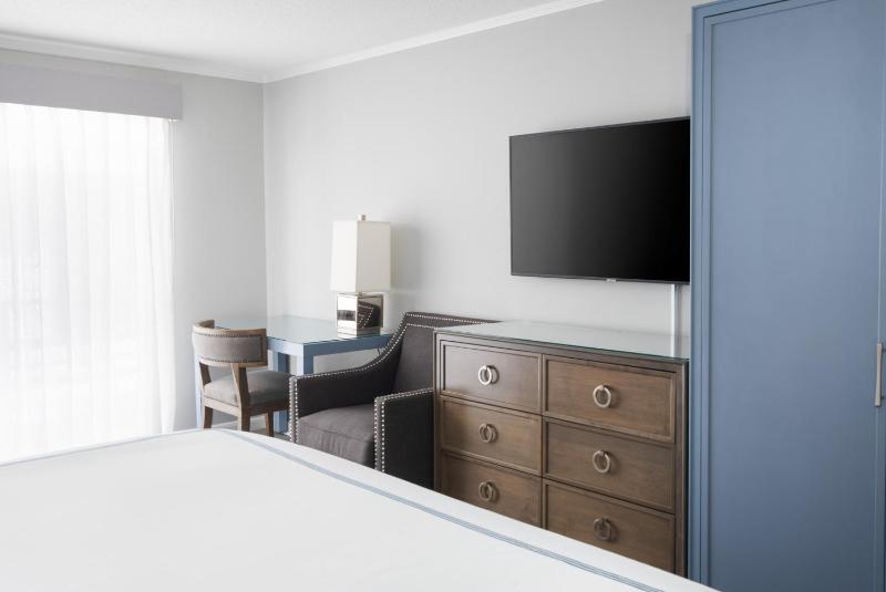 Superior King Room image 3