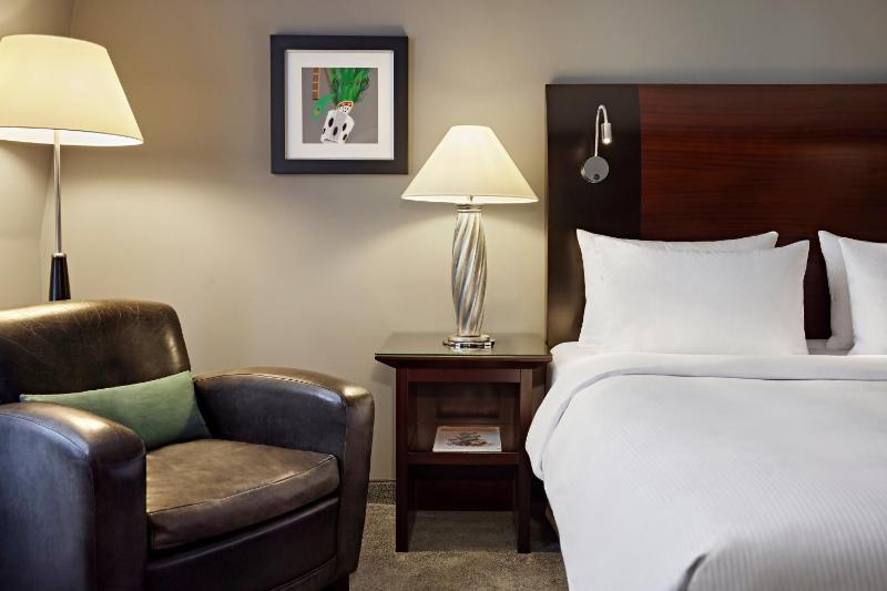 Deluxe King Room image 4