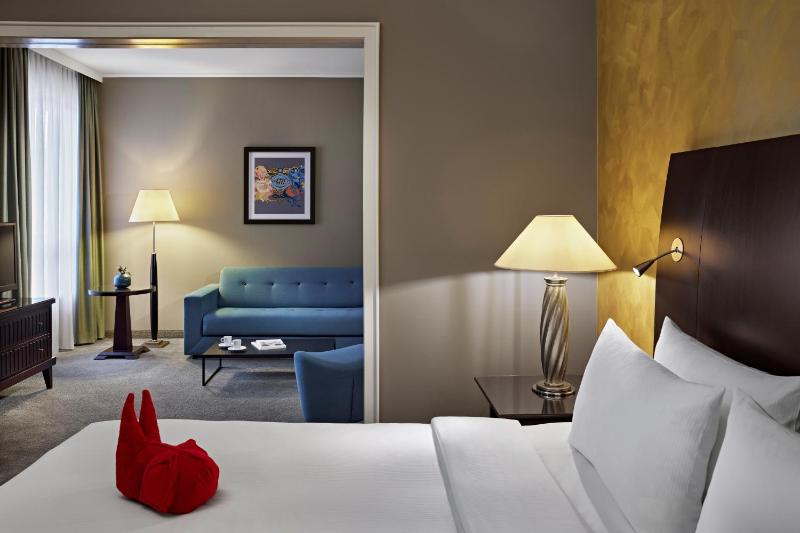 Premium King Room image 4
