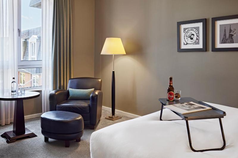Queen Room image 3