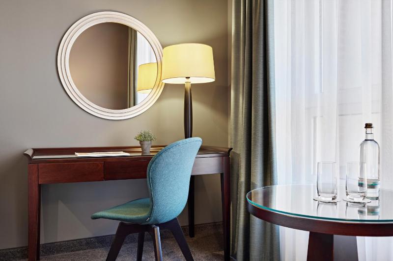 Twin Room image 2