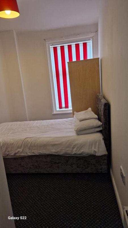 Single Room image 4