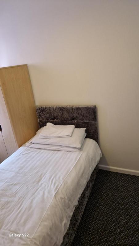Single Room image 3