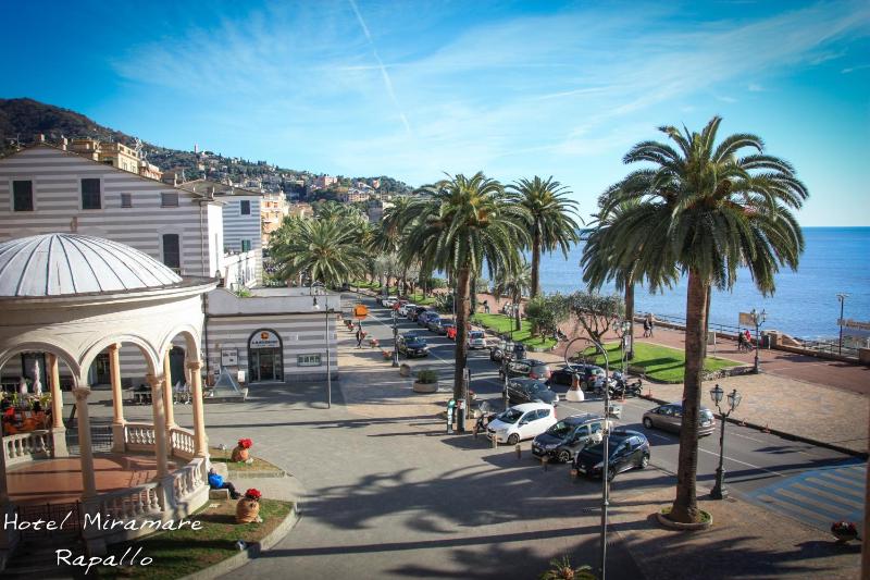 Quadruple Room with Partial Sea View image 2