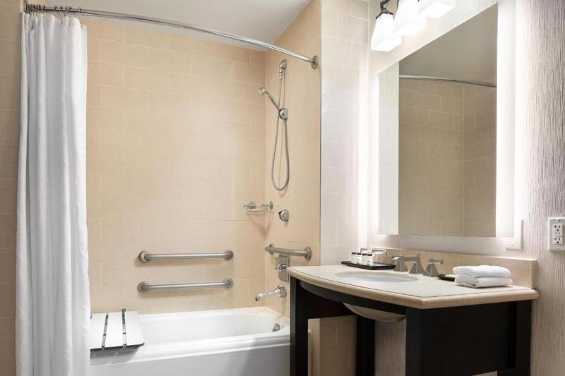 Queen Room with Two Queen Beds - Hearing Accessible image 2