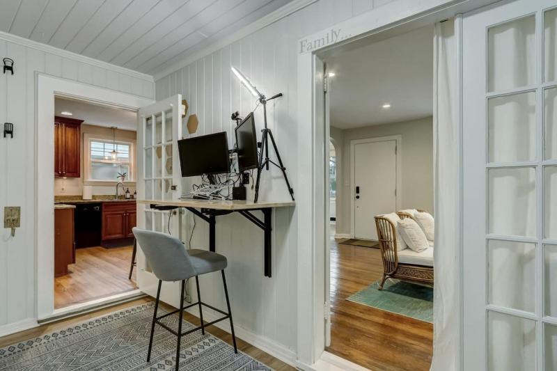 Happy Coastal Cottage for 6 - image 12