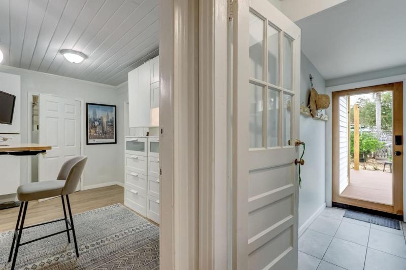 Happy Coastal Cottage for 6 - image 19