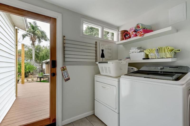 Happy Coastal Cottage for 6 - image 14