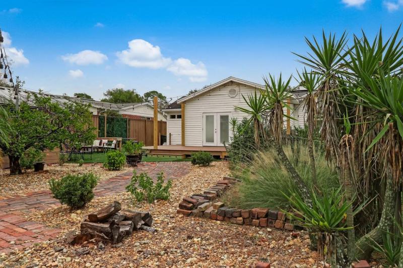 Happy Coastal Cottage for 6 - image 9