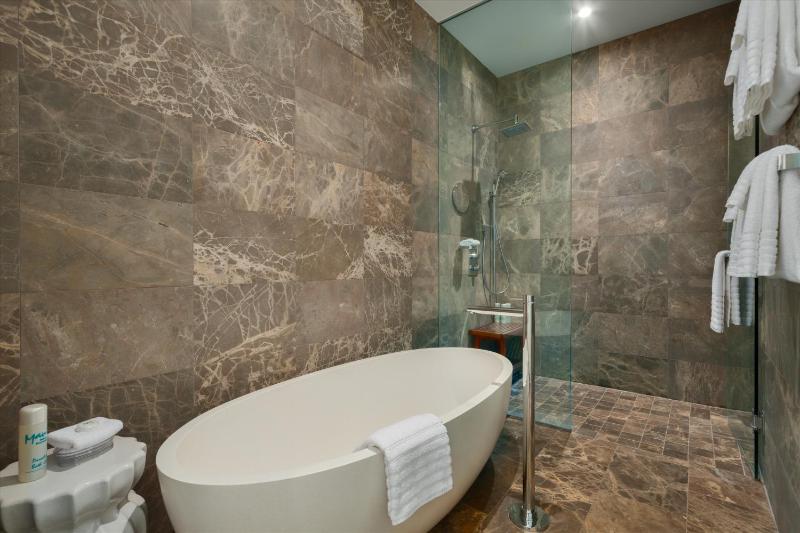 Seaglass 810 At Andaz Maui At Wailea Resort - image 6