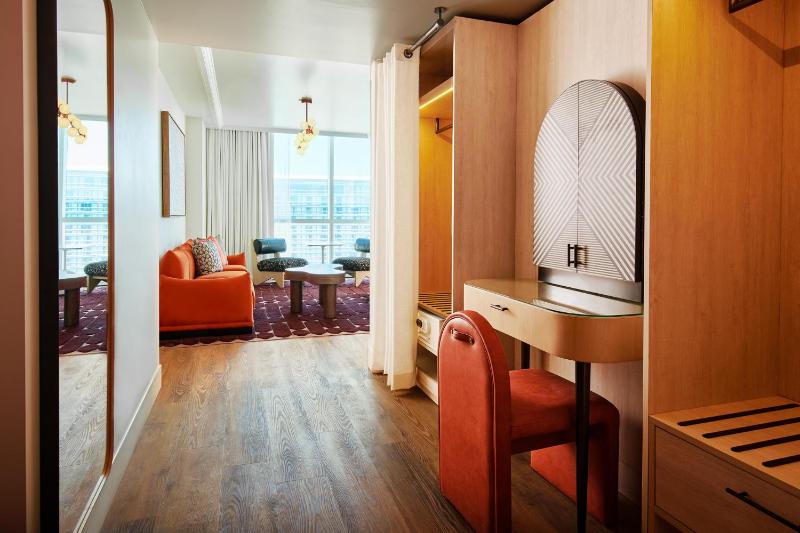 Ruby Chamber King Suite  image 3