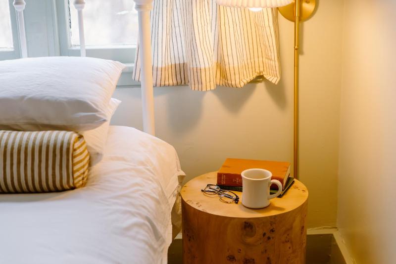 Standard Queen Room image 2