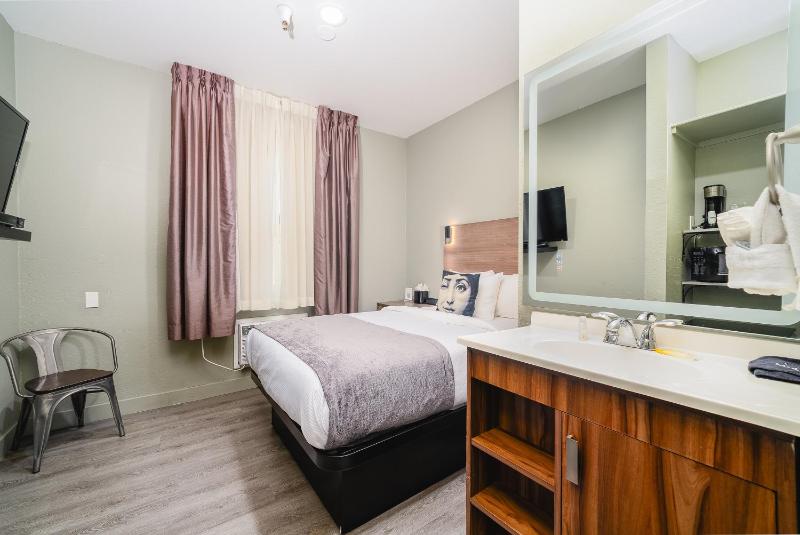Double Room - Non-Smoking  image 4