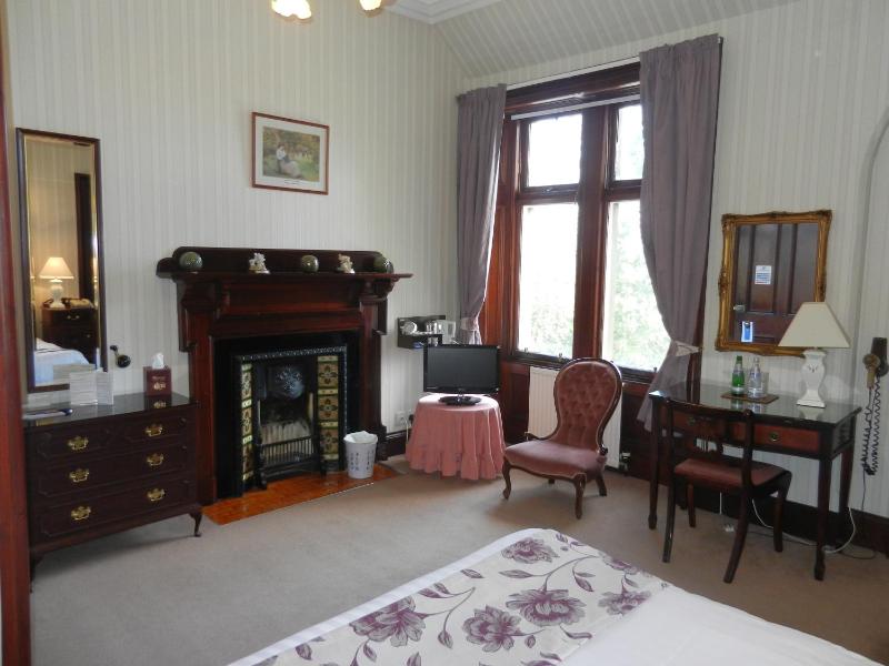 Standard Double Room image 3