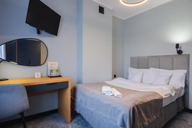 Double Room image 4