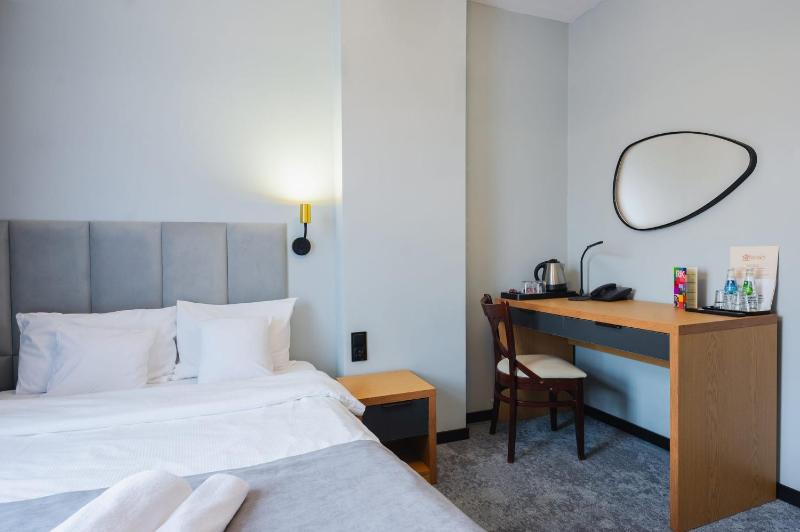 Double Room image 3