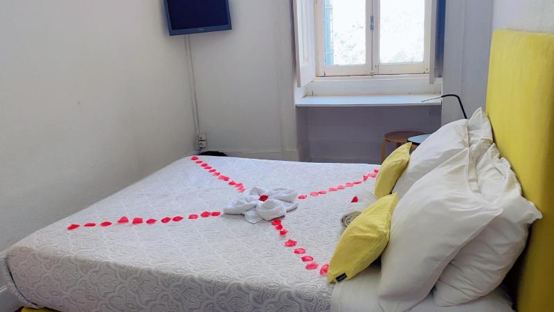 Double Room with Private Bathroom image 1