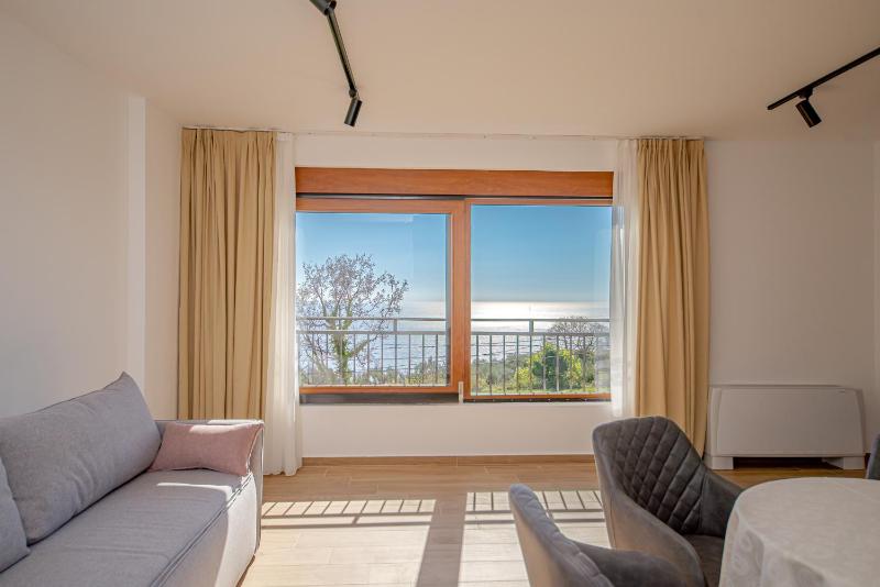 Apartment with Sea View image 1