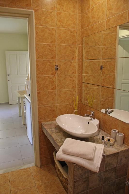 Superior Two Bedroom Apartment with Partial Sea View image 4