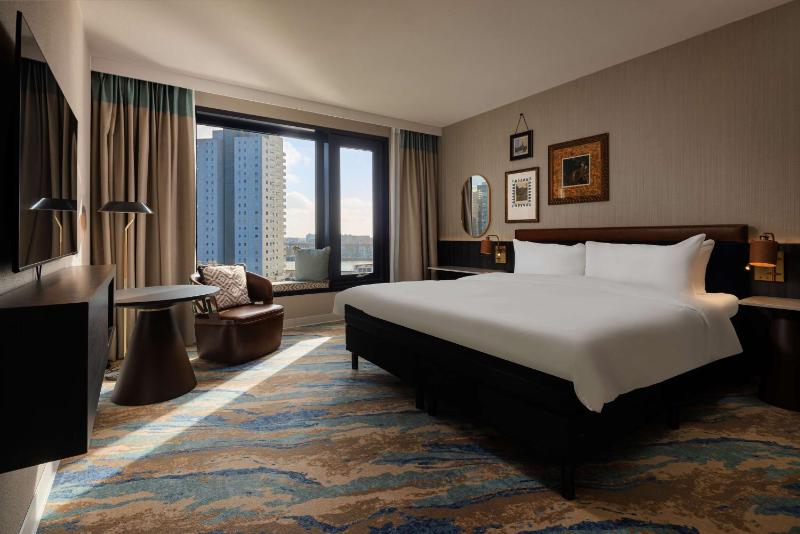 Superior Spa King Room with Harbour View image 1