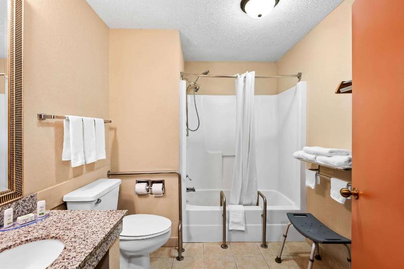 King Room with Mobility Access and Bathtub with Grab Bars, Non-Smoking image 1