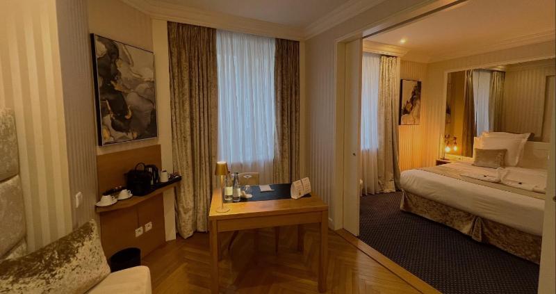 Junior Suite image 1