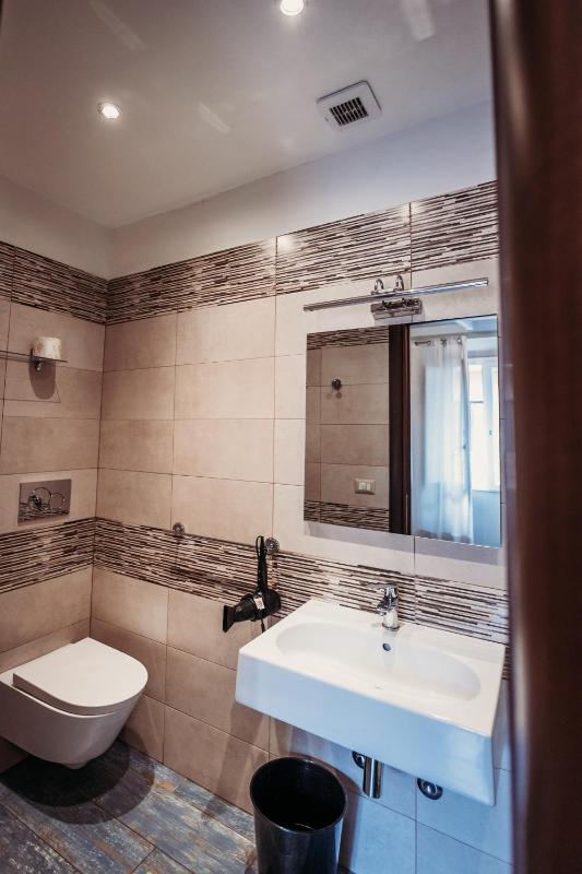 Quadruple Room image 3