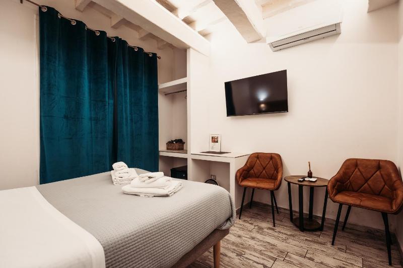 Standard Double Room image 4