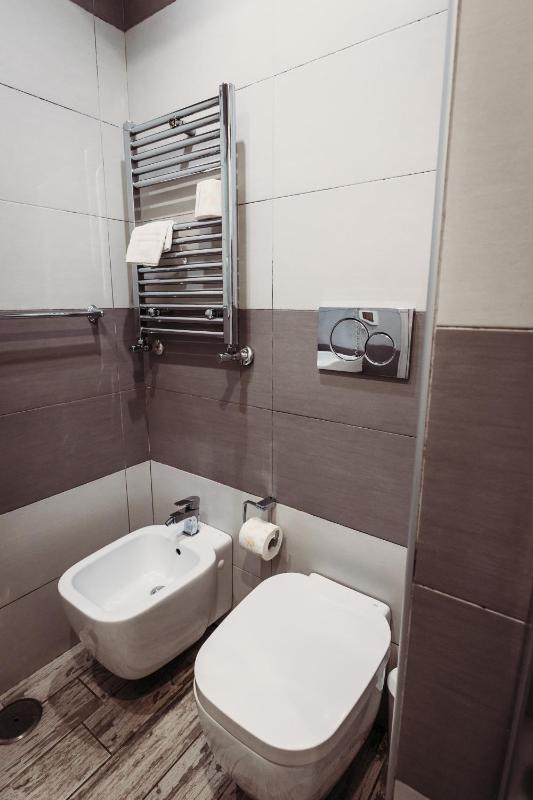 Standard Double Room image 2