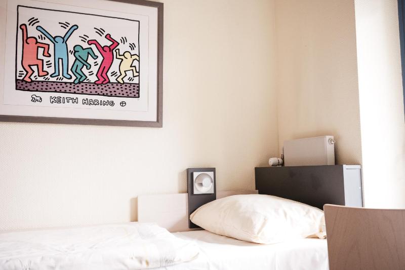 Twin Room image 3