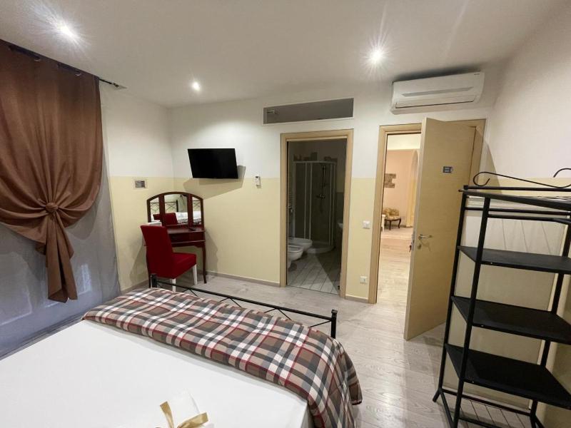 Double Room with Private Bathroom image 2